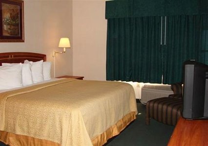 Quality Inn & Suites Austin 02.[1]